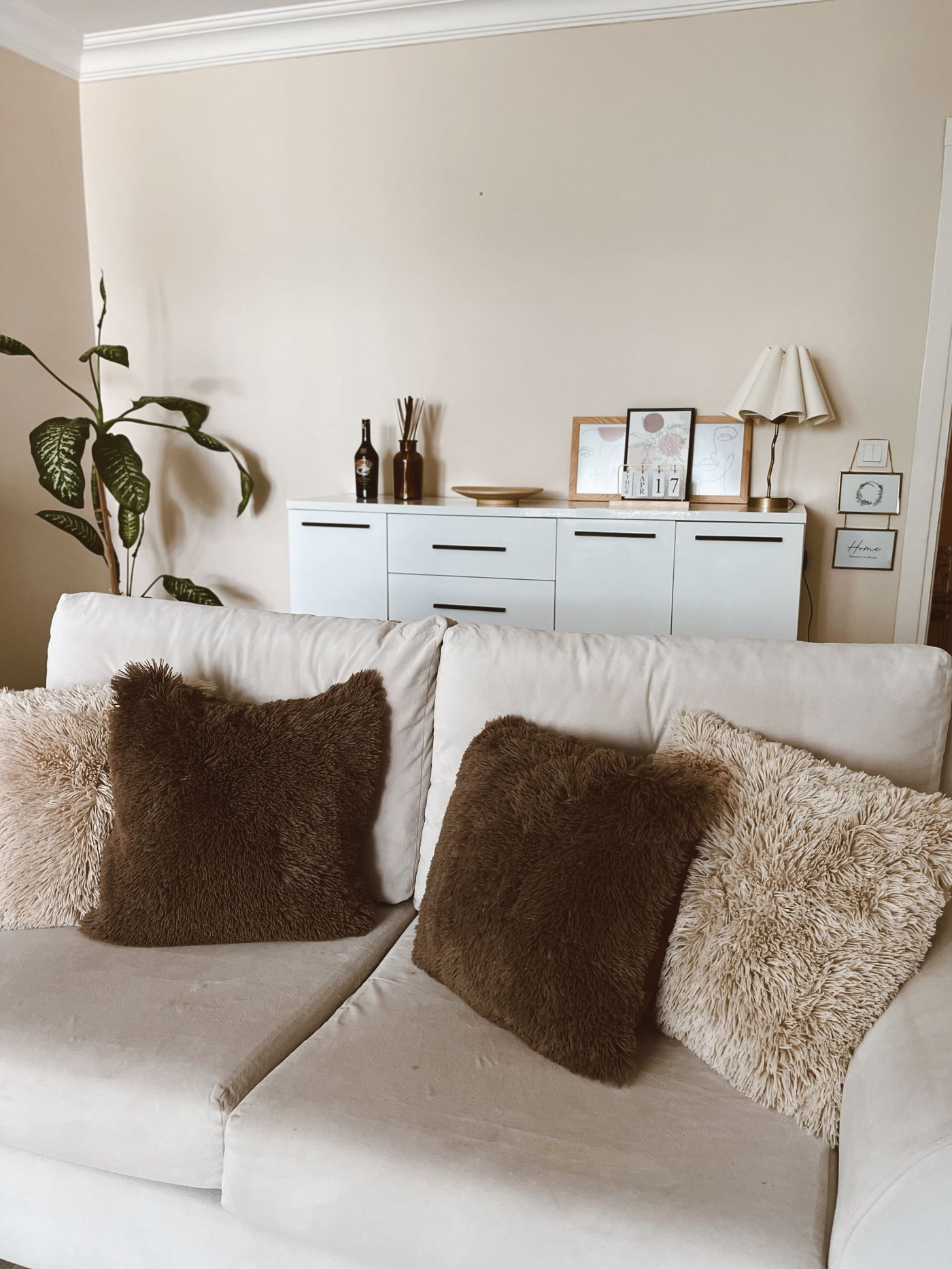 Room painted in Alabaster
